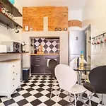 Explore From An Artistic Alfama Appartement Lisboa