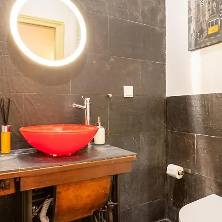 Apartment Explore From An Artistic Alfama Lisbon