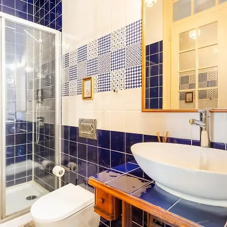 Explore From An Artistic Alfama Appartement Lisboa