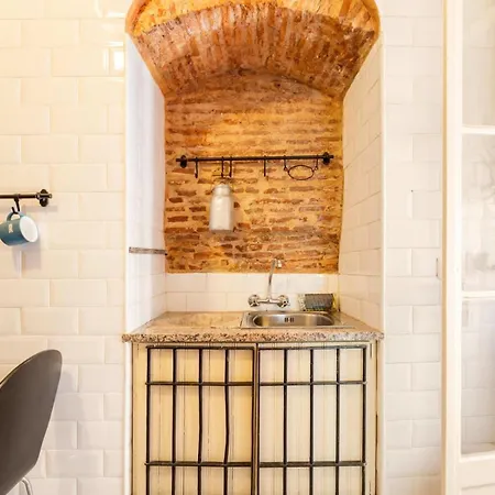 Apartment Explore From An Artistic Alfama