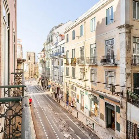 Explore From An Artistic Alfama Appartement Lisboa