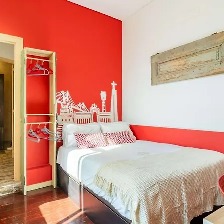 Explore From An Artistic Alfama *