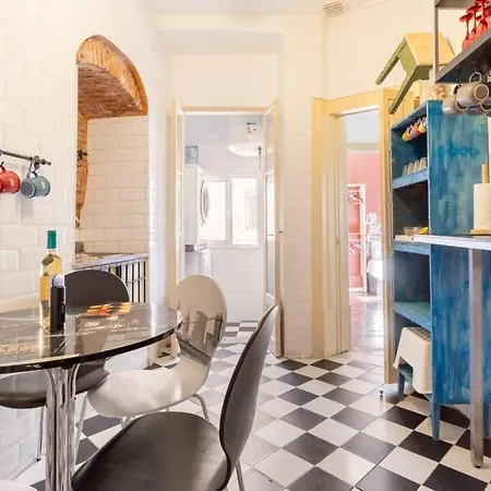 Explore From An Artistic Alfama Apartman Lisboa