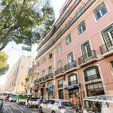 Explore From An Artistic Alfama