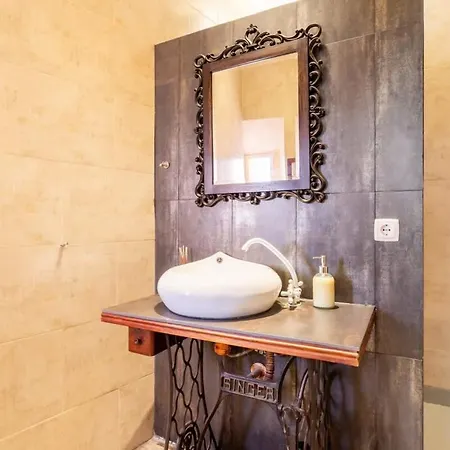 Apartman Explore From An Artistic Alfama *