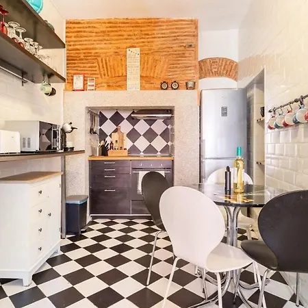Explore From An Artistic Alfama Apartamento Lisboa