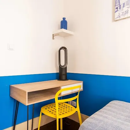 Explore From An Artistic Alfama Apartamento