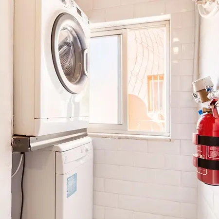 Explore From An Artistic Alfama Lisboa