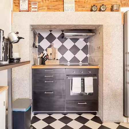 Explore From An Artistic Alfama Apartamento Lisboa